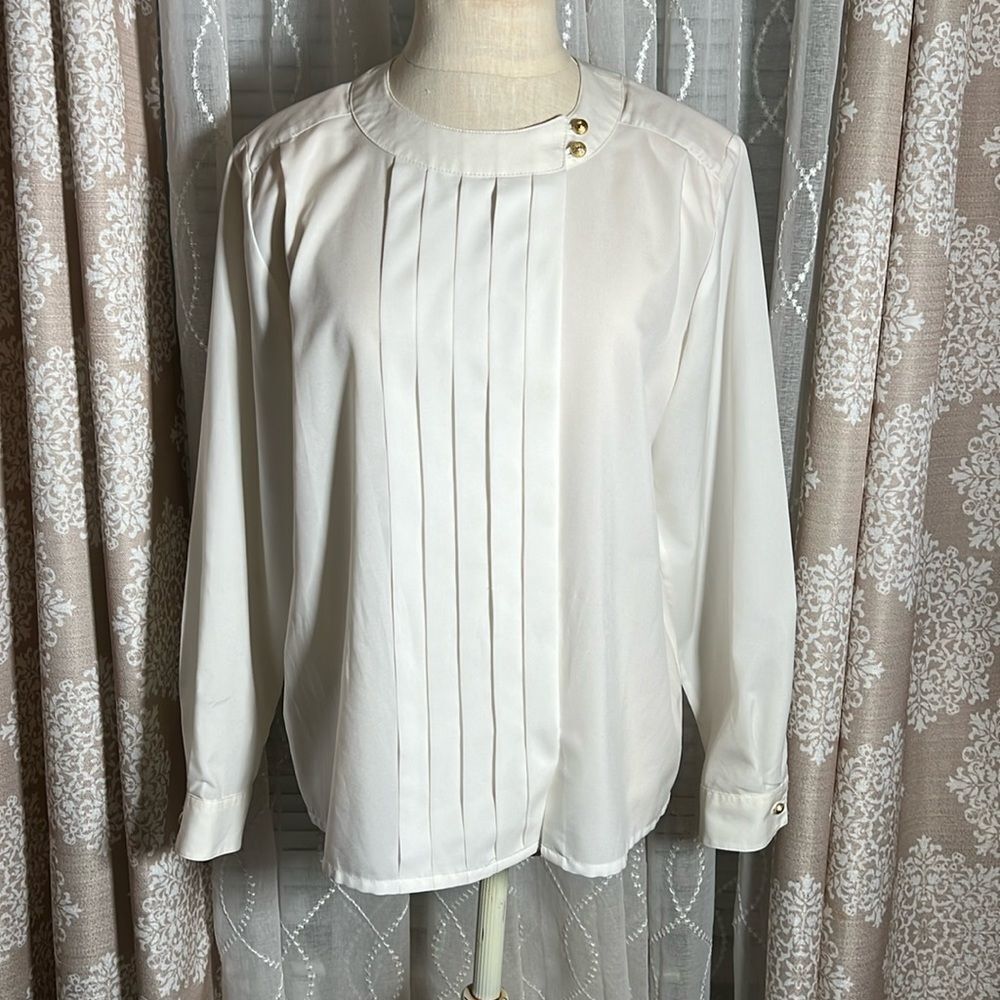 Laura and Jane pleat front blouse with gold button detail size 6